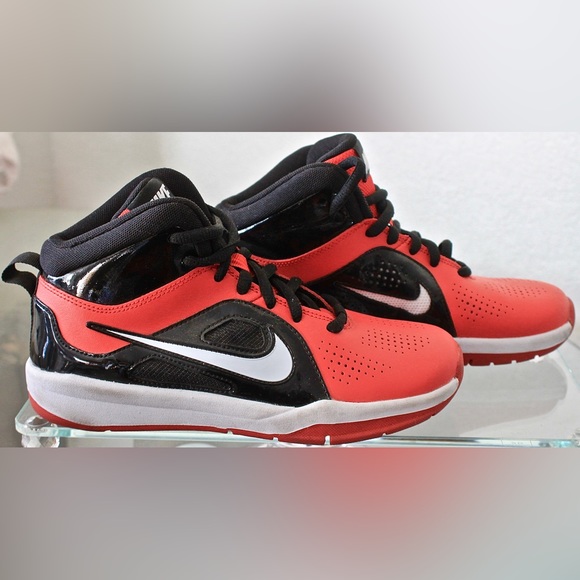 NIKE SHOE TEAM HUSTLE D6 SIZE 4Y RED BLACK PATENT WHITE 2013 (Woman’s 6) - Picture 2 of 6